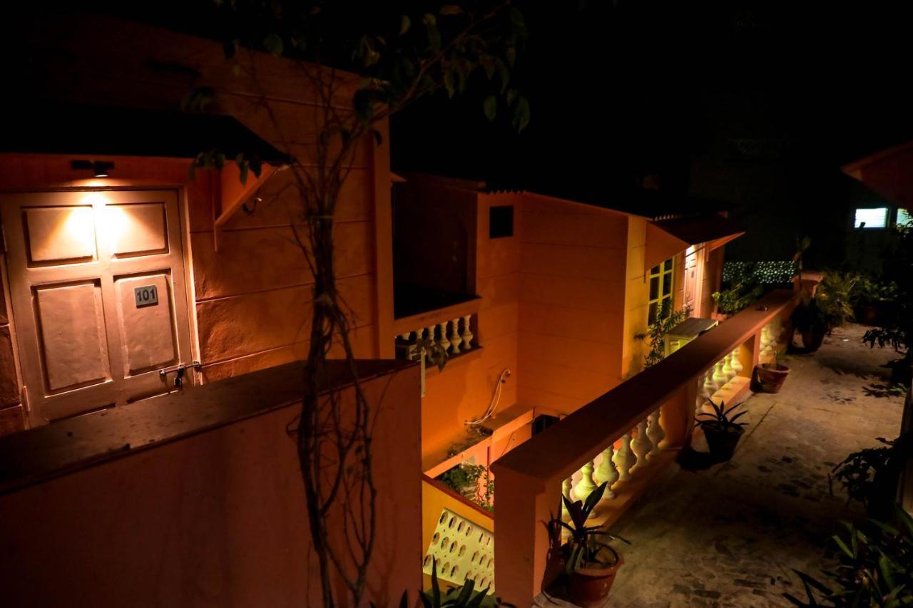 French Villa Puducherry Eksteriør billede