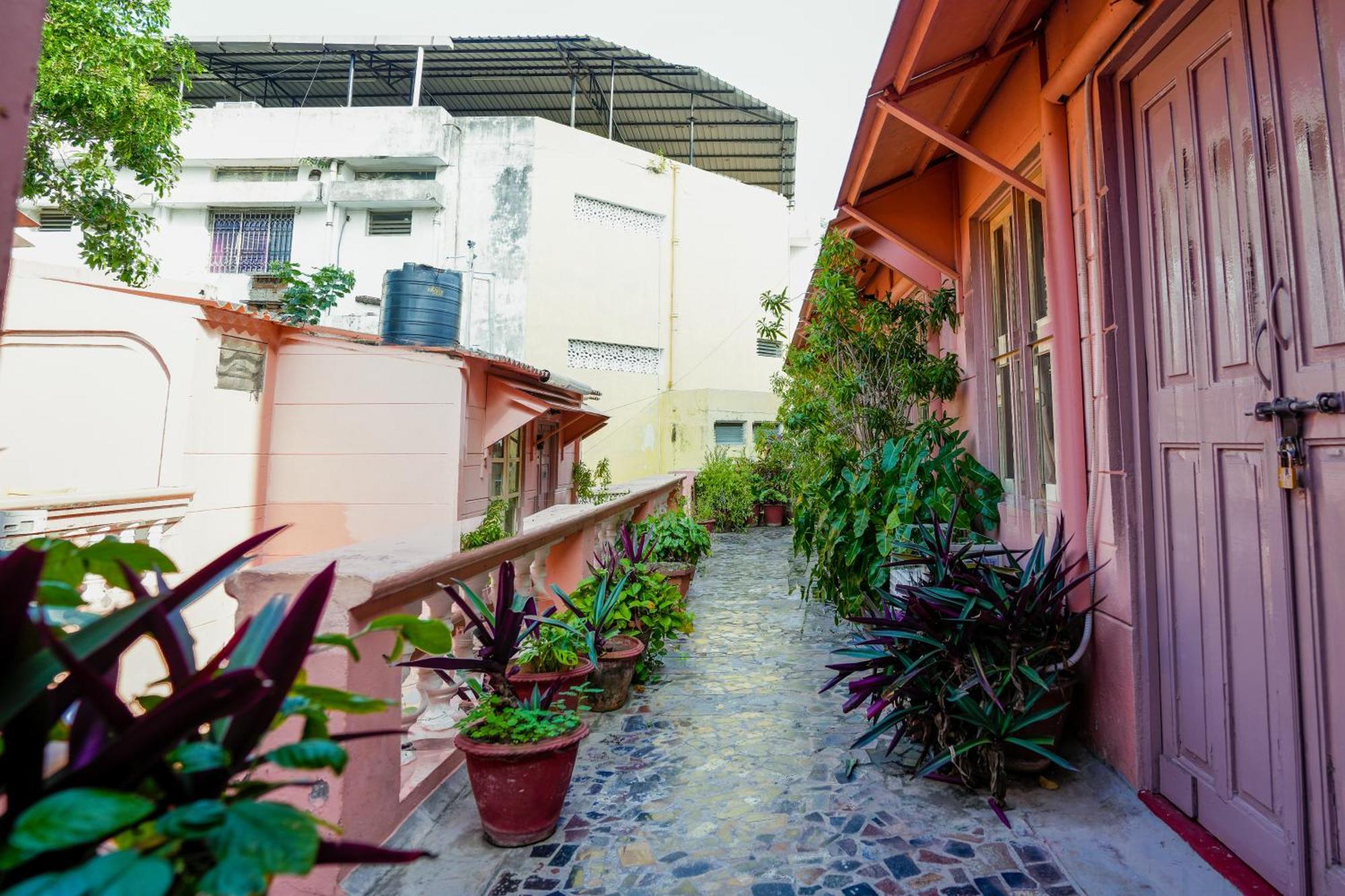 French Villa Puducherry Eksteriør billede